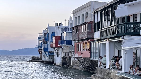 O Slimane, της Eurovision και του Mon Amour, στη Μύκονο!