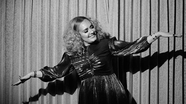 Η Adele επίσημα ανακοινώνει το delay του επόμενου δίσκου της