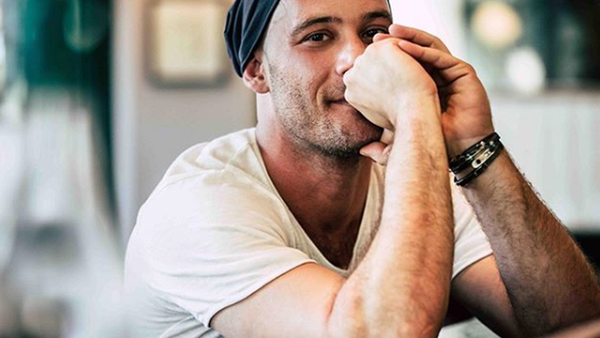 Αντίνοος Αλμπάνης: "Οι άνθρωποι μπορούν να σου συμπαρασταθούν μόνο στο βαθμό που εσύ τους επιτρέπεις"