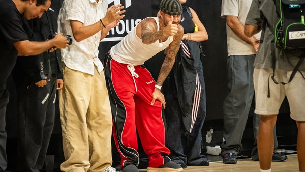 O Justin Bieber υποσχέθηκε Swag ΙΙ και παρέδωσε!