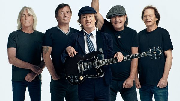 Ο Angus Young θυμάται την πρώτη φορά που άκουσε Jimi Hendrix