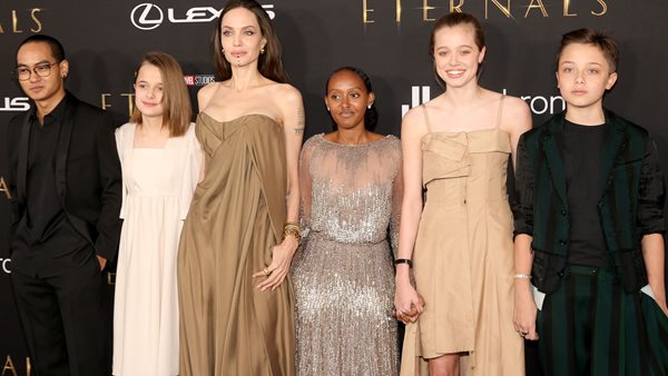 Ο Brad Pitt κατηγορεί την Angelina Jolie ότι εκμεταλλεύεται τα παιδιά τους για τη δημοσιότητα