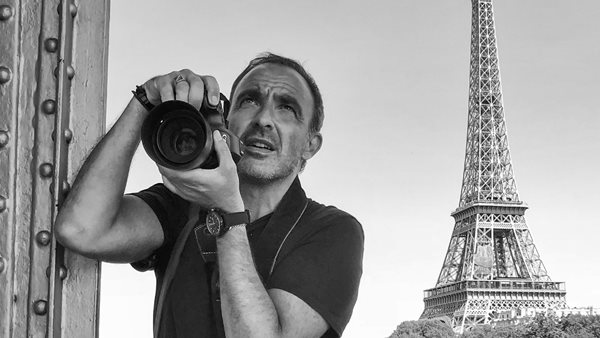 Ο Νίκος Αλιάγας σε σπάνια δημόσια εμφάνιση με τη σύζυγό του