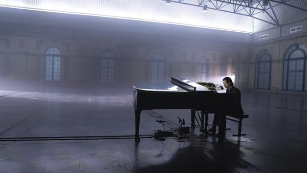 Ο Nick Cave προετοιμάζει σε full stream το "Idiot Prayer: Nick Cave Alone"