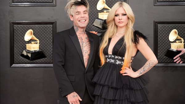 Love is Alive - Αρραβωνιάστηκε η Avril Lavigne με τον Mod Sun