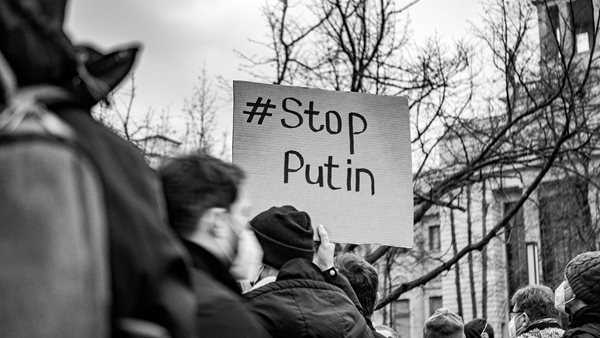 Stars της εγχώριας showbiz στην αντιπολεμική συγκέντρωση συμπαράστασης στην Ουκρανία