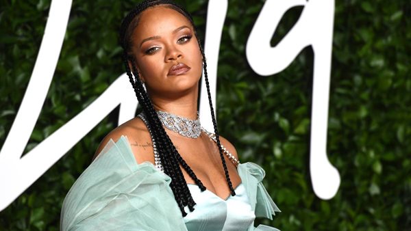 Rihanna: "Δε θα περιμένετε αυτό που θα ακούσετε στον επόμενο δίσκο"