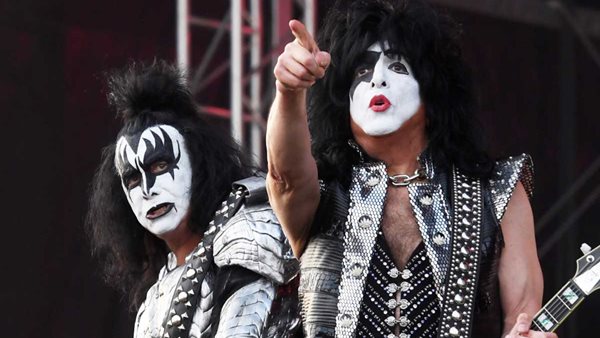 Paul Stanley - Πιστεύει πως είναι αμήχανο όταν οι fans ζητούν νέο album