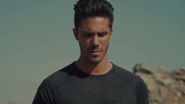 Ξαφνική διακοπή των εμφανίσεών του για τον Νίκο Οικονομόπουλο