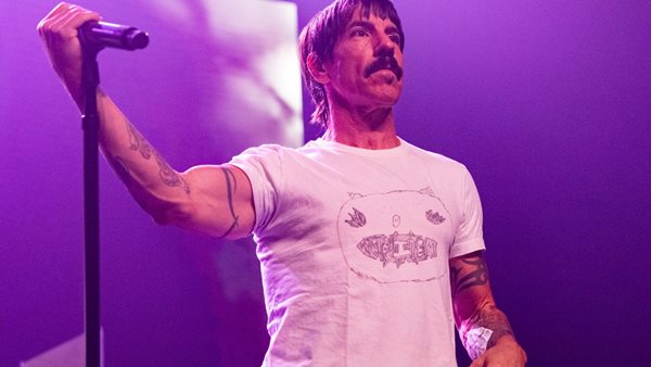 Ο Anthony Kiedis παίρνει θέση για το χαστούκι του Will Smith στον Chris Rock κατά τη διάρκεια των Oscars