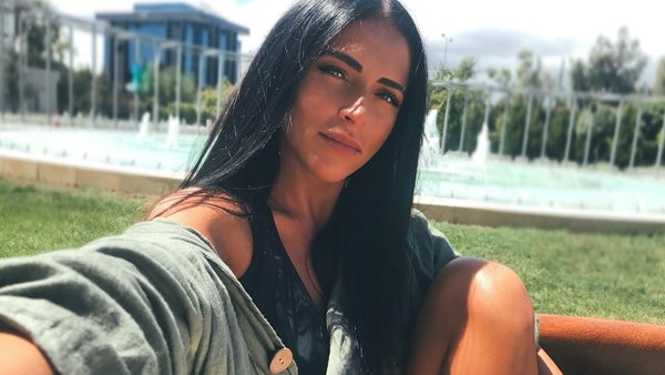 Ξένια - REC: "Όλη η οικογένειά μου βρίσκεται στο Ντόνετσκ"