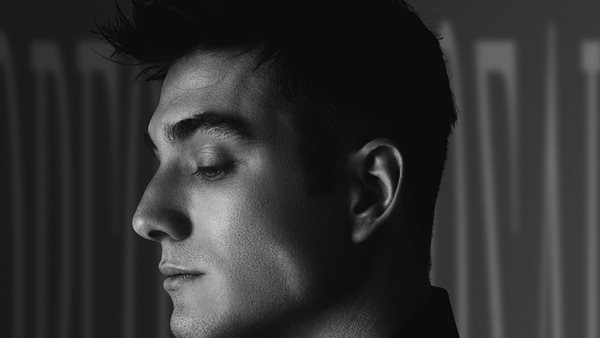 "Εγώ Σ’ Αγάπησα" - Ο Γιώργος Κακοσαίος παρουσιάζει την καινούρια του επιτυχία