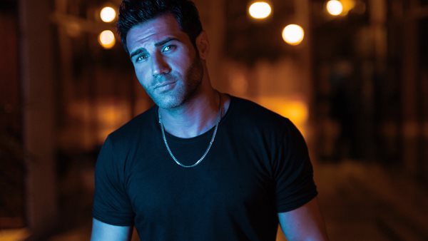 Πέτρος Ιακωβίδης - Το νέο του single "Τατουάζ" έγινε φίλτρο στο Instagram