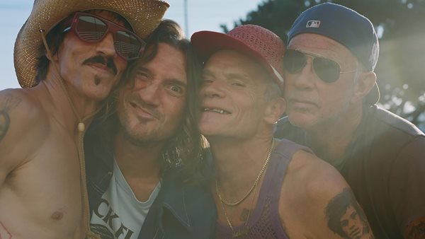 Οι Red Hot Chili Peppers τιζάρουν νέα μουσική στα social media
