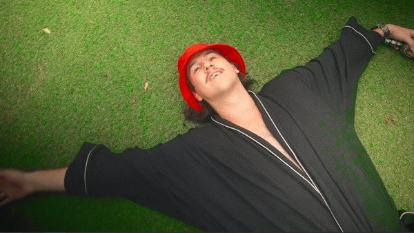 O Cyril δίνει δεξιοτεχνικά νέα πνοή στο Stumblin In!