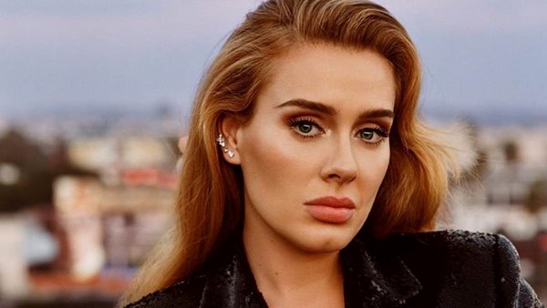 Η Adele δεν έχει τους κωδικούς πρόσβασης για τα social media προφίλ της
