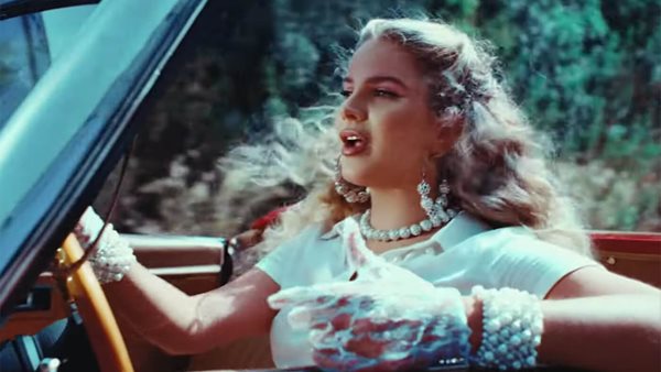 Η Lana Del Rey "ισοφάρισε" τους Foo Fighters