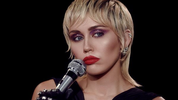 Η Miley Cyrus αποκάλυψε το πιο δύσκολο κομμάτι στο διαζύγιο από τον Liam Hemsworth