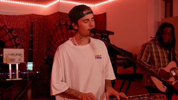 Το πρώτο Tiny Desk (Home) Concert του Justin Bieber