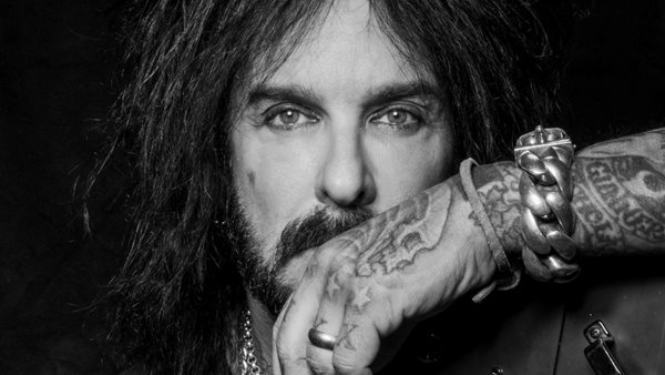 Ο Nikki Sixx απαντά στο ερώτημα εάν οι rappers είναι οι νέοι rockstars
