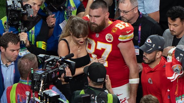 "O Trevis Kelce έγινε ένας άλλο δίπλα στην Taylor Swift"