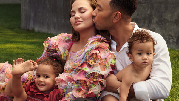 Chrissy Teigen - Αποκάλυψε το φύλο του μωρού της με τον John Legend