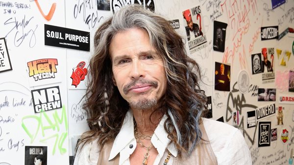 O Steven Tyler στηρίζει έμπρακτα κακοποιημένες γυναίκες
