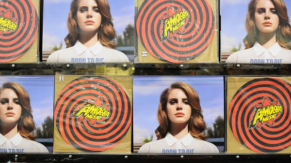 #throwbackthursday με #iconic Lana Del Rey και Born to Die.