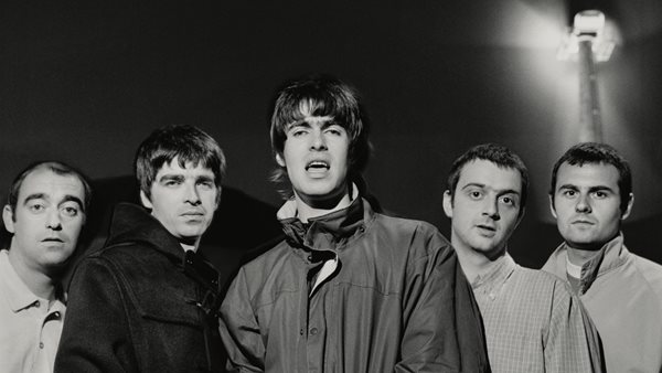 #RockThisDay - 29 Δεκεμβρίου: Οι Oasis χάνουν μία θέση στη λίστα με τα εμπορικότερα άλμπουμ της Μ. Βρετανίας