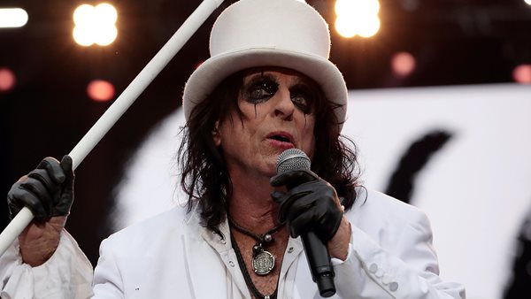 Ο Alice Cooper υπόσχεται τρία πράγματα σε όποιον μπει στη μπάντα του