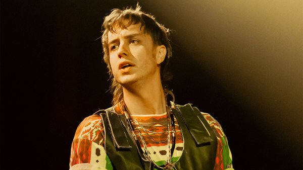 Julian Casablancas: "Πάντα ήθελα να γίνω μέλος των Arctic Monkeys"