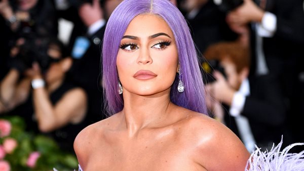 Η Kylie Jenner προσπαθεί να αντικρούσει ακόμα ένα internet scandal