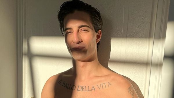 Ο Νταμιάνο των Μάνεσκιν ακούει Νίκο Βέρτη