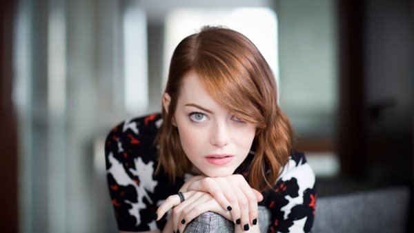 Emma Stone - Η βόλτα στο Los Angeles "πρόδωσε" την εγκυμοσύνη της