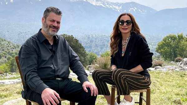 Μανώλης Κονταρός - Η απάντηση για τη φημολογούμενη κουμπαριά με τη Δέσποινα Βανδή και τον Βασίλη Μπισμπίκη