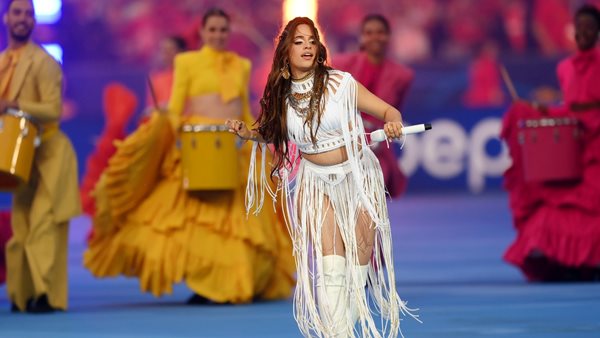 Το πολύχρωμο show της Camila Cabello στον τελικό του UEFA Champions League