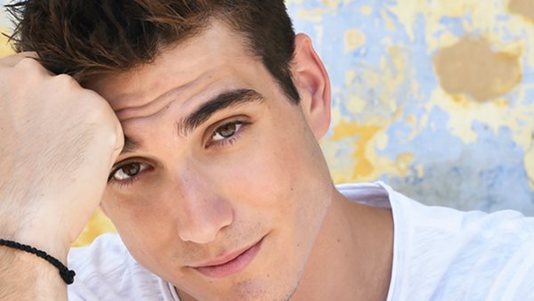 Γιώργος Κακοσαίος - Κυκλοφόρησε το βιντεοκλίπ του "Έρωτας Μοιάζει"