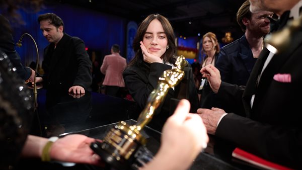 "Guess" Billie Eilish & Charlie XCX No1 στο Uk Top 10!