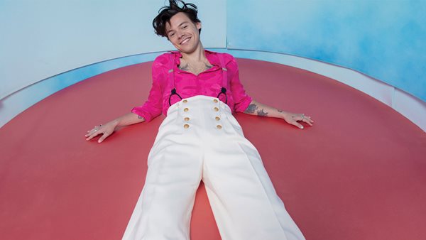 Harry Styles - Θεωρεί πως είναι παρωχημένο να βάζουμε "ταμπέλα" στη σεξουαλικότητά μας