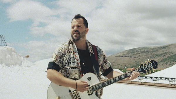 "Μια Κυριακή" - Το νέο single του Νίκου Απέργη κυκλοφορεί μαζί με music video