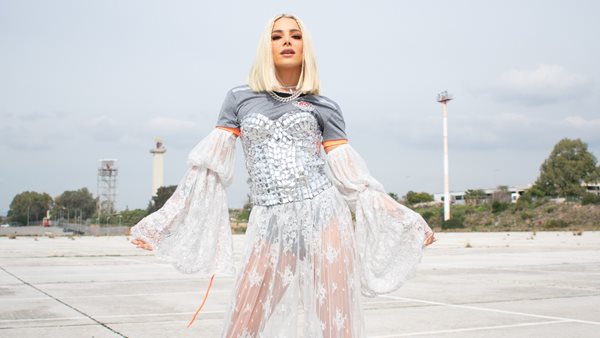 Josephine – Φωτογραφίες από τα γυρίσματα για το νέο της βιντεοκλίπ