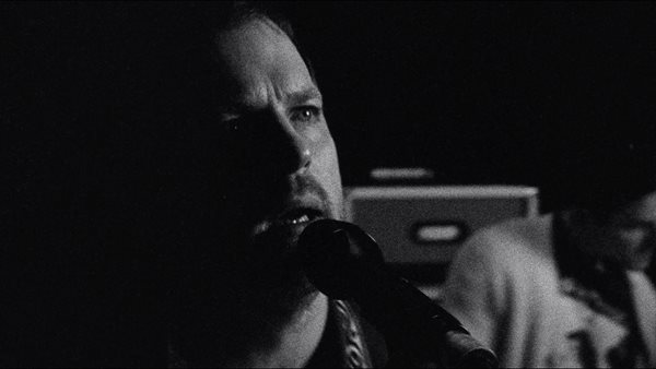 Kings of Leon - Το ασπρόμαυρο performance στο νέο τους βιντεοκλίπ