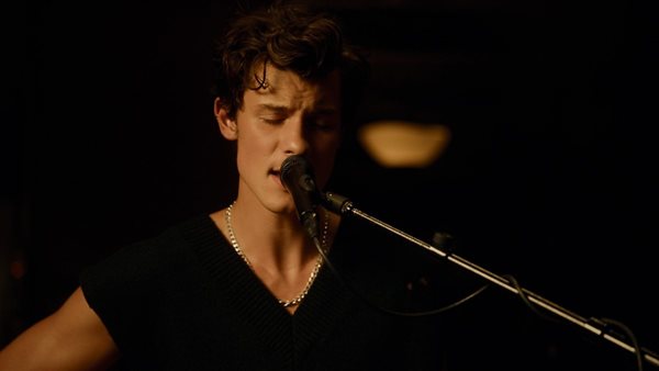 Ο Shawn Mendes είναι "Happier Than Ever" σε ένα νέο cover του single από τη Billie Eilish