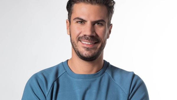 Ο Άκης Πετρετζίκης μπήκε σε εορταστικό mood