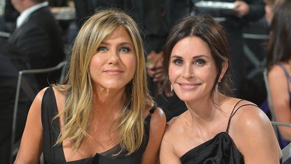 Jennifer Aniston - H γλυκιά αφιέρωση για τα γενέθλια της Courteney Cox