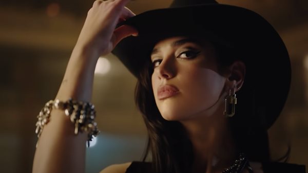 Dua Lipa - Ακόμα ένα μουσικό παράσημο από playlist του Spotify