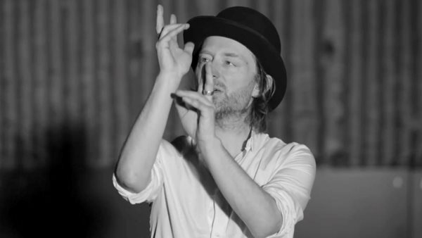 Σε δημοπρασία το "Lotus Flower" καπέλο του Thom Yorke