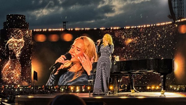 H Adele επιβεβαιώνει τον αρραβώνα της με Rich Paul!