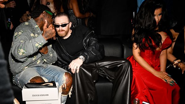 Η Cardi B έγκυος, περιμένει παιδί με τον Stefon Diggs.