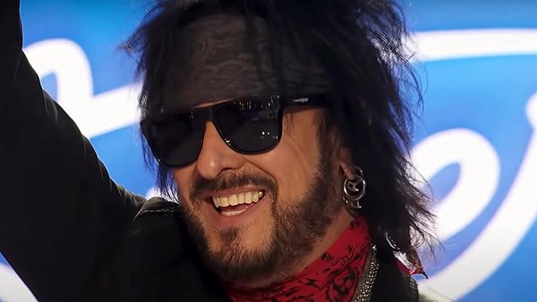 Nikki Sixx - To cameo του διάσημου ρόκερ στο "American Idol"